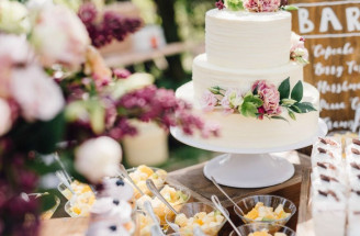 Svadobné koláče, sladký stôl alebo candy bar? Čo si vybrať?