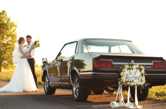 Ako vyzdobiť svadobné auto? Aké voliť dekorácie a materiály?