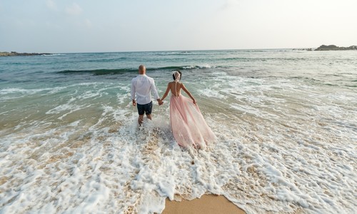 Unikátne svadobné fotografie, pri ktorých si možno zničíš šaty: Stoja však za to!