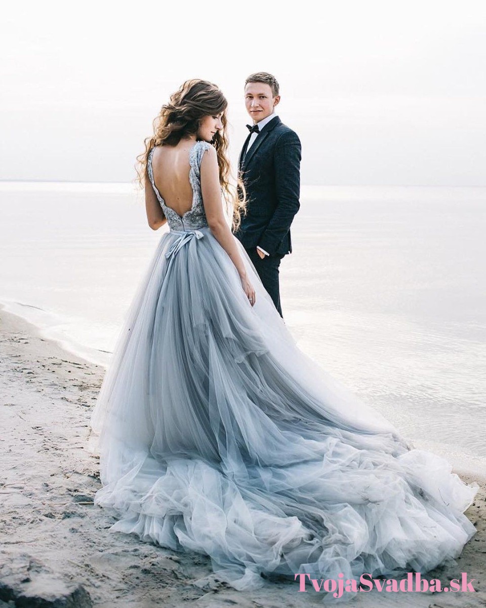 modré svadobné šaty