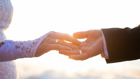 Svadobné tradície: Prečo sa snubný prsteň nosí na ľavej ruke?