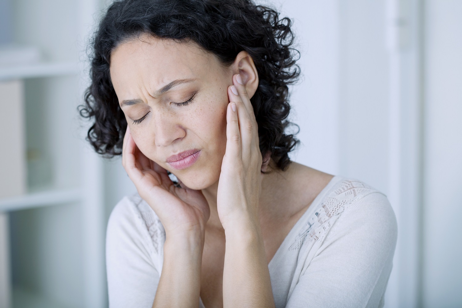 Aké sú príznaky zápalu stredného ucha? Tieto ťažkosti neignorujte!