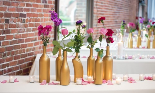 Výzdoba z vínových fliaš: Krásne a nízkorozpočtové dekorácie na svadbu