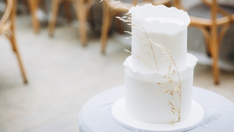 Jednoduchá svadobná torta: Aj napriek minimalizmu dokáže zaujať