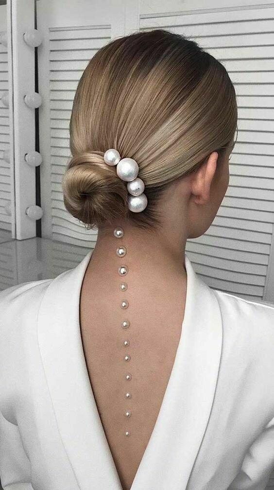 Svadobný účes s perlami