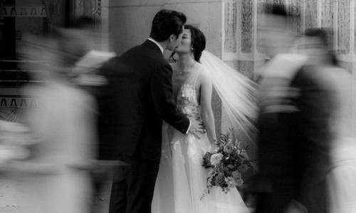 Zachyťte lásku a magické okamihy! Rozmazané svadobné fotografie sú hitom tohto roka