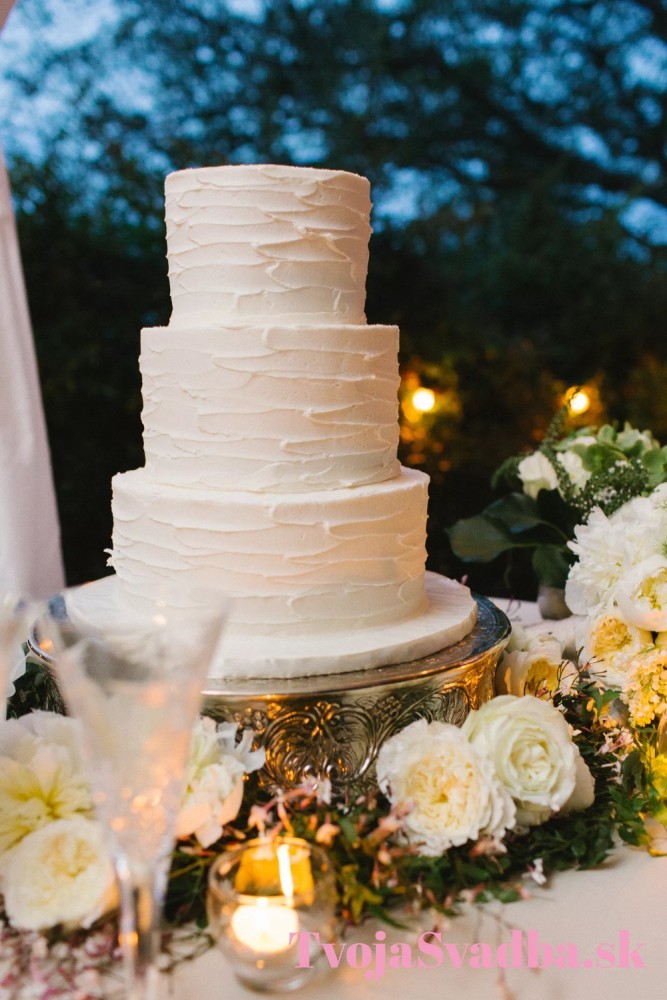 textúrovaná svadobná torta